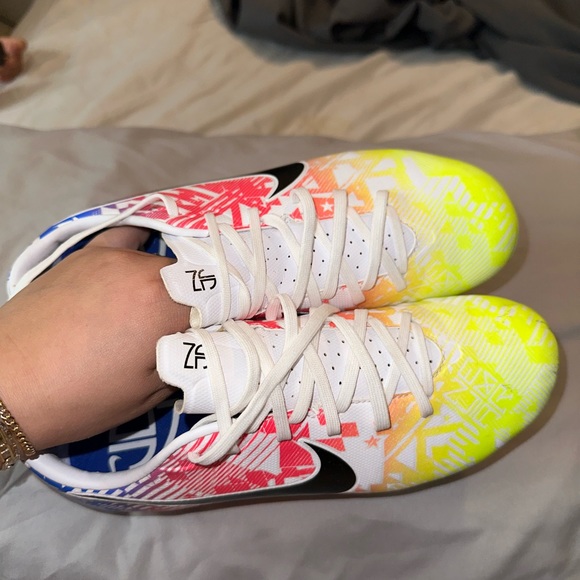 COPY - Nike Neymar Jr x Mercurial Soccer Cleats - Picture 2 of 4